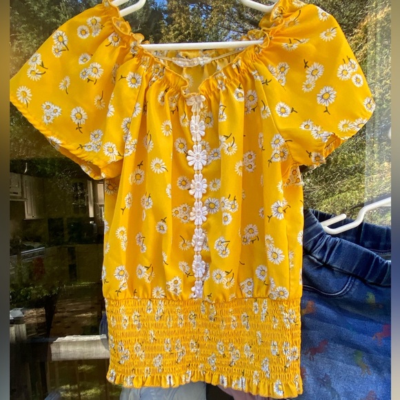 GIRL BLOUSE AND SHORT - Picture 2 of 7